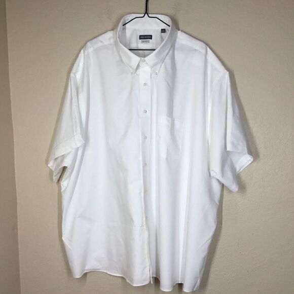 Van Heusen Short-Sleeve Poplin Dress Shirt (C8) - Picture 1 of 3
